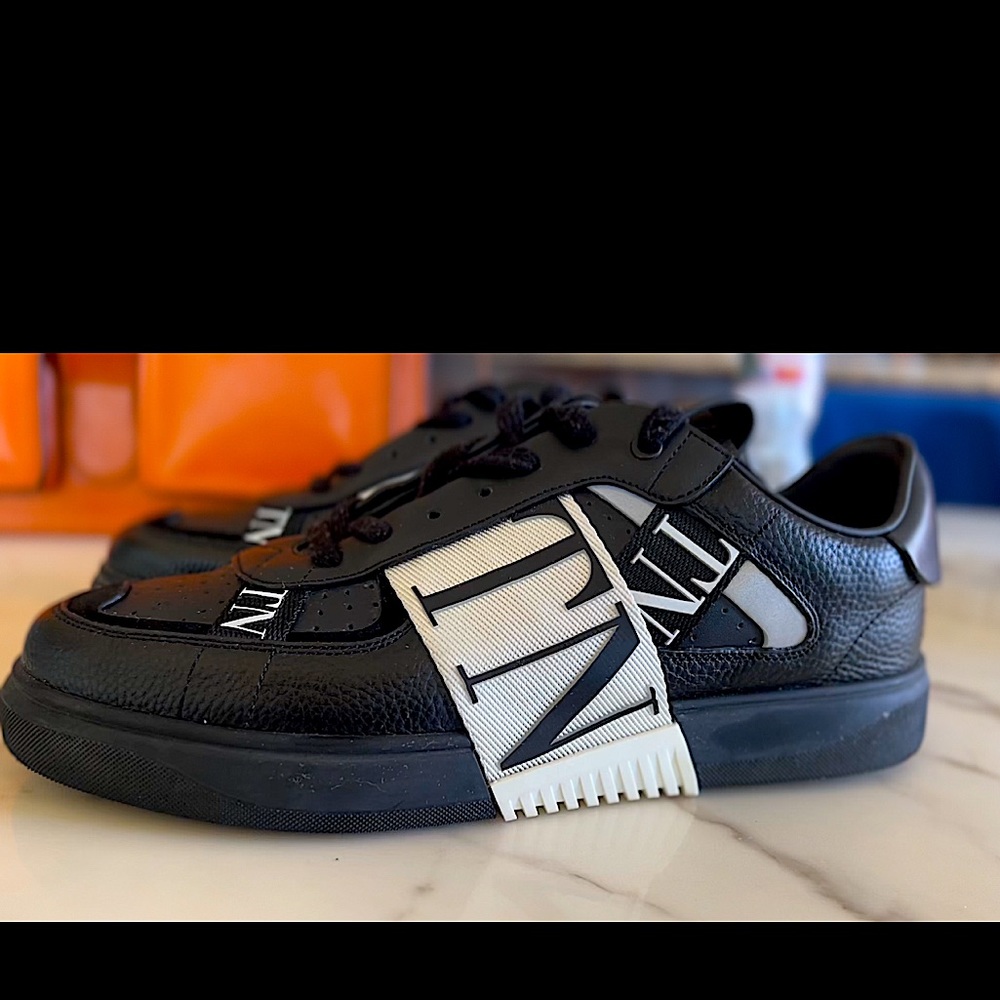 LOW-TOP CALFSKIN VL7N SNEAKER WITH BANDS